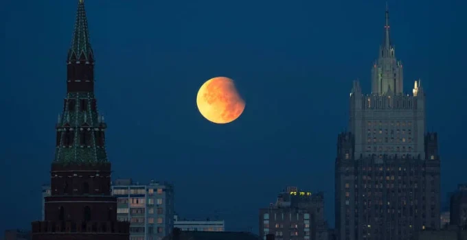 Eclipse lunar parcial: Fenômeno poderá ser visto de todo o Brasil nesta quinta e sexta-feira Eclipse lunar parcial: Fenômeno poderá ser visto de todo o Brasil nesta quinta e sexta-feira