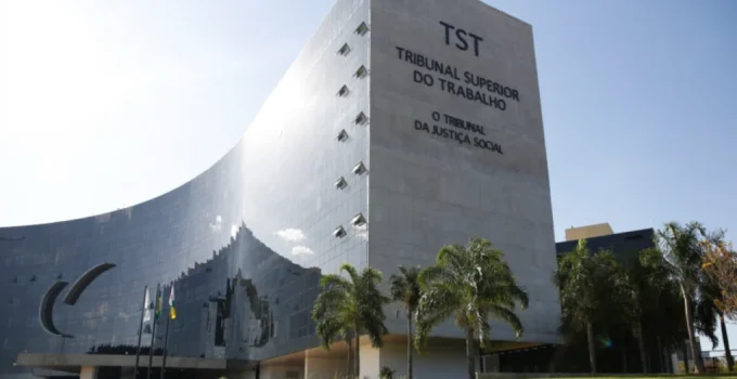 TST concede gratificação de 15% a servidores de alta complexidade, sem desconto de impostos