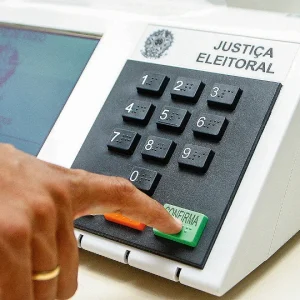 Decisão do STF sobre Ficha Limpa adia definição de candidaturas e gera incerteza eleitoral