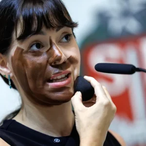 MP de SP defende arquivamento de acusação de racismo contra Fabiana Bolsonaro por 'blackface'