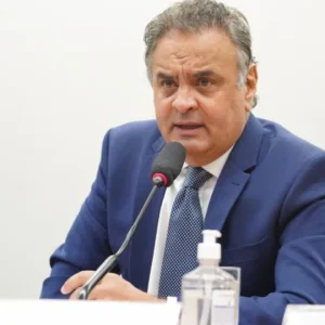 Aécio Neves pode anunciar candidatura ao Senado nesta sexta-feira