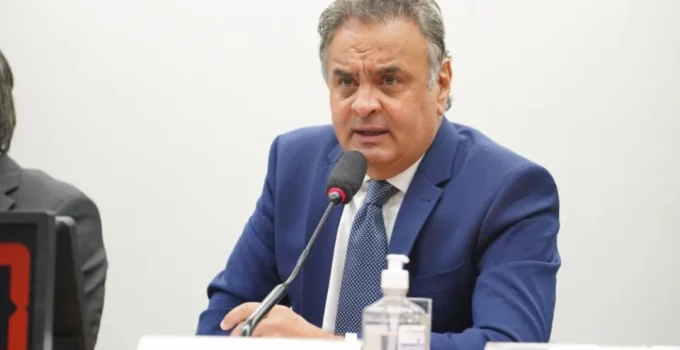 Aécio Neves pode anunciar candidatura ao Senado nesta sexta-feira