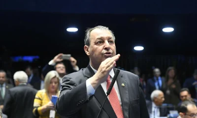 Senador compara voto contra fim da escala 6x1 a "suicídio político"