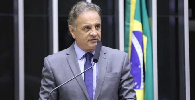 Aécio Neves confirma candidatura ao Senado por Minas Gerais e afasta apoio a Lula