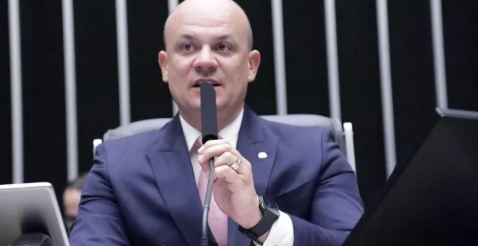 Oposição aponta que receio de punições do STF freia alianças do Centrão para 2026