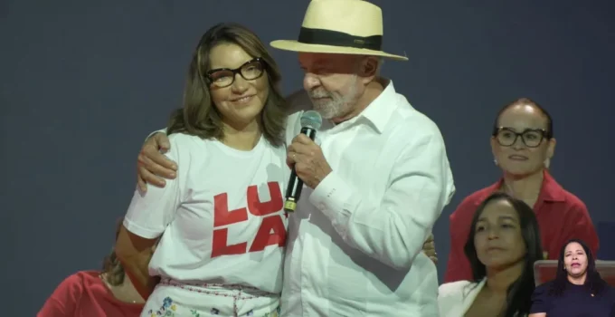 Lula confunde Marisa Letícia com Janja em discurso e corrige gafe