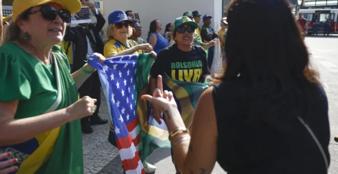 Protesto contra escala 6x1 na Paulista termina em confronto entre grupos políticos
