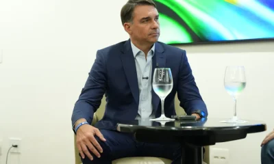 Flávio Bolsonaro promete indicar ministros 'contra aborto, drogas e injustiças' ao STF