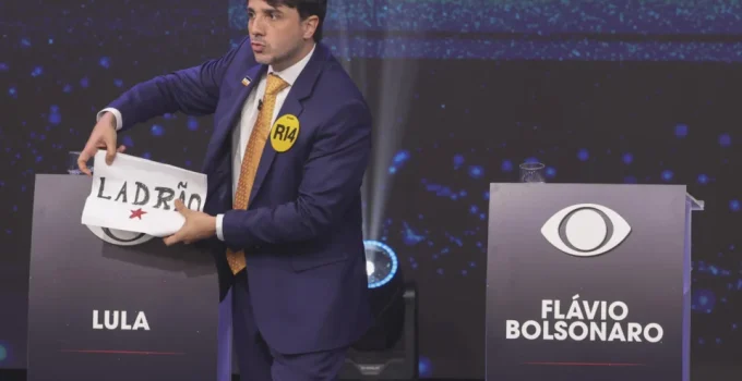 Renan Santos compara decisão de Toffoli a ‘inflexão autoritária’ e relembra queda de Dilma Renan Santos compara decisão de Toffoli a 'inflexão autoritária' e relembra queda de Dilma