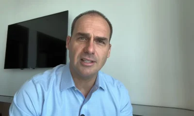 Eduardo Bolsonaro ataca ex-comandante da FAB após crítica a Flávio Bolsonaro