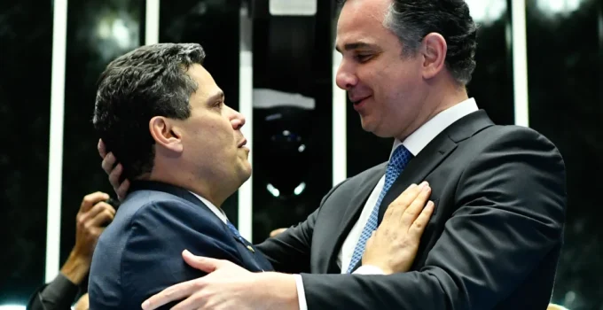 Alcolumbre indica Pacheco para vaga no TCU em movimento político estratégico