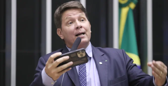 Mário Frias pede que STF remeta caso de emendas para filme de Bolsonaro a outro relator Mário Frias pede que STF remeta caso de emendas para filme de Bolsonaro a outro relator