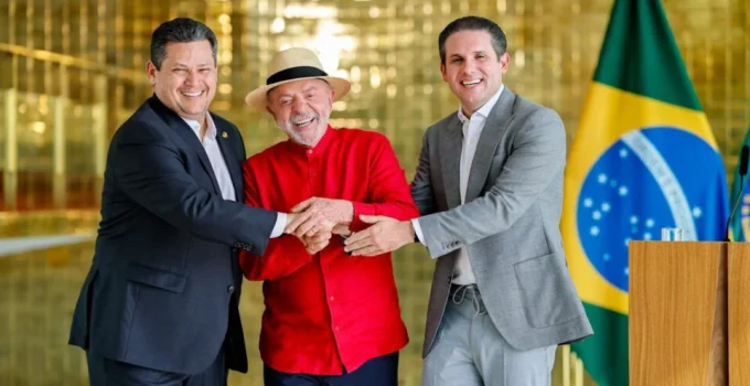 Lula sela pacto com Câmara e Senado para acelerar pautas de impacto popular antes das eleições