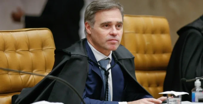 Mendonça confirma reunião com ex-banqueiro preso sobre precatórios