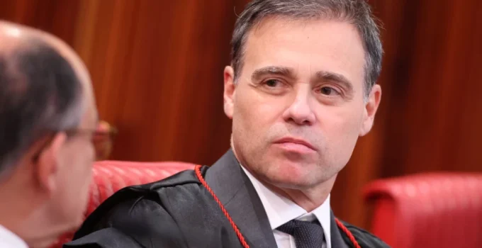 Mendonça veta trecho de campanha de Lula sem menção a Alckmin e atende pedido de Flávio Bolsonaro