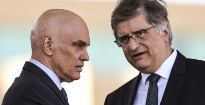Mensagens de ex-banqueiro levantam suspeitas contra Moraes e Gonet em relatório da PF