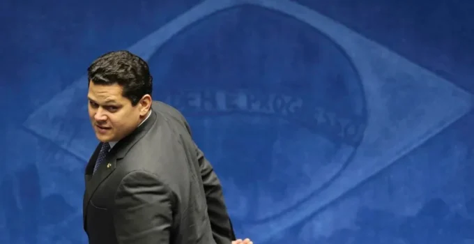 Lei do Impeachment atribui à Mesa do Senado, e não ao presidente, poder sobre denúncias Lei do Impeachment atribui à Mesa do Senado, e não ao presidente, poder sobre denúncias