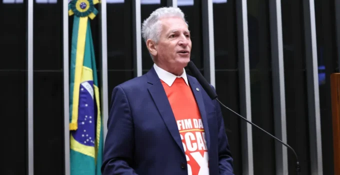 Justiça condena deputado petista por associar senador a fraudes no INSS