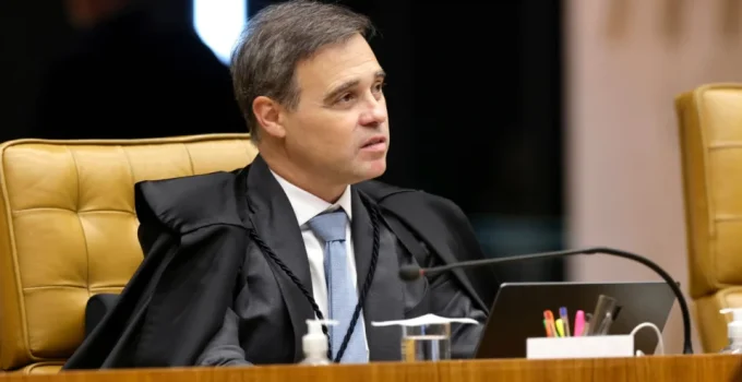 Mendonça se afasta da sociedade de instituto jurídico após polêmica