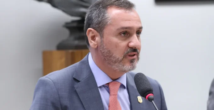 Diretor-geral da PF, Andrei Rodrigues, é alvo de pedido de prisão
