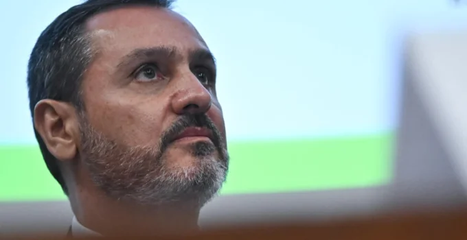 Novo pede afastamento de diretor-geral da PF por suspeitas de interferência no caso Master