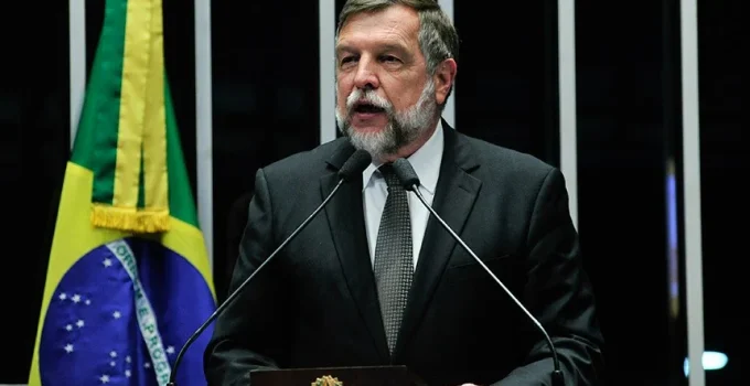 Senador da base de Lula assina pedido de impeachment contra Alexandre de Moraes