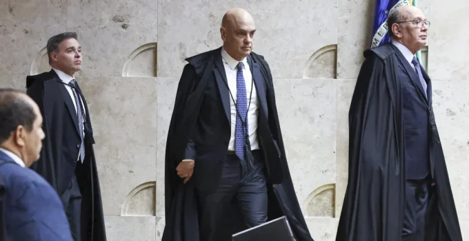 Aliados articulam saída para crise de Alexandre de Moraes no STF