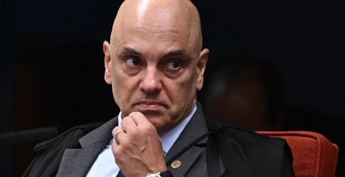 Parlamentares criticam pedido de Moraes para investigar Mendonça no STF Parlamentares criticam pedido de Moraes para investigar Mendonça no STF