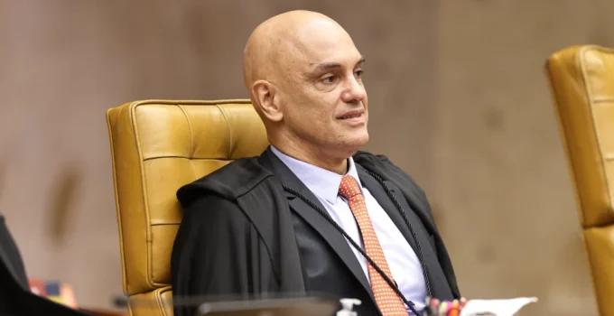 Moraes se baseou em relatórios da PF com aviso de "sem valor probatório" para pedir investigação contra Mendonça