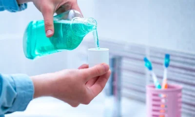 Uso frequente de enxaguante bucal pode trazer riscos à saúde, alertam especialistas