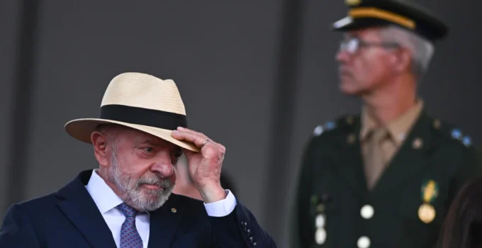 Lula diz a Trump que Brasil não aceita interferência em eleições Lula diz a Trump que Brasil não aceita interferência em eleições