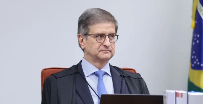 PGR instaura procedimento para investigar interferência em relatório da PF sobre Moraes e Vorcaro