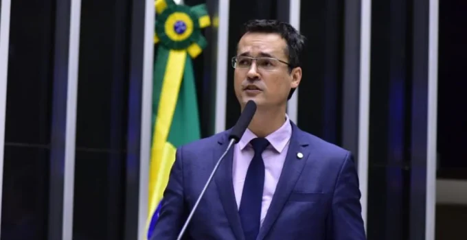 Dallagnol expõe dados fiscais de Zanin em defesa de candidatura; ministro aciona TRE