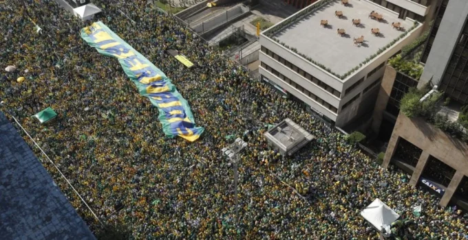 Atos 'Fora, Moraes' reúnem manifestantes pelo país em 7 de Setembro