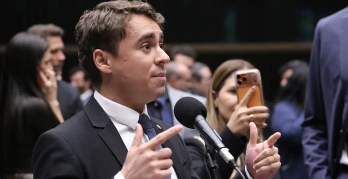 TRE-MG determina retirada de reportagens sobre Nikolas Ferreira após áudio