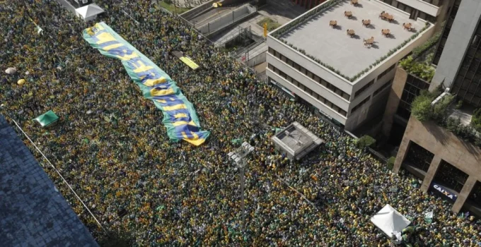 Manifestações pelo Impeachment de Moraes Reúnem Brasileiros em 7 de Setembro Manifestações pelo Impeachment de Moraes Reúnem Brasileiros em 7 de Setembro