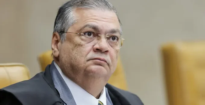 Dino defende decisões monocráticas e questiona pressões por fim de inquéritos no STF Dino defende decisões monocráticas e questiona pressões por fim de inquéritos no STF