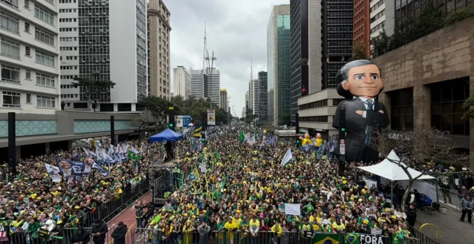 "Vai, Mendonça!": Manifestações de 7 de Setembro Destacam Apoio ao Ministro