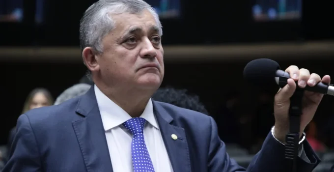 Ministro de Lula critica decisão do STF sobre PF e a chama de "eleitoral"