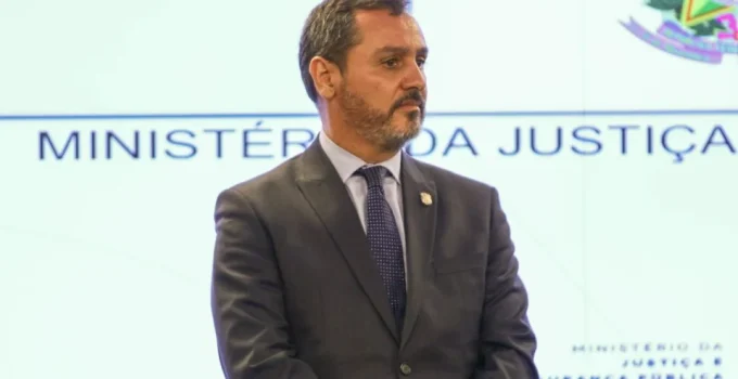 Governo contesta STF e recorrerá contra afastamento de diretor da PF