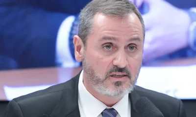 Mendonça afasta Andrei Rodrigues da chefia da PF e critica relatórios usados por Moraes