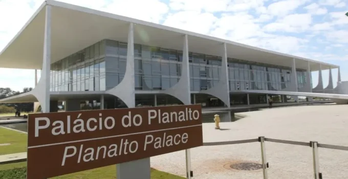 Defesa de Lula sugere Conselho da República para mediar crise institucional
