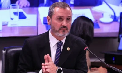 Fachin suspende decisões conflitantes sobre comando da PF e centraliza apuração no STF