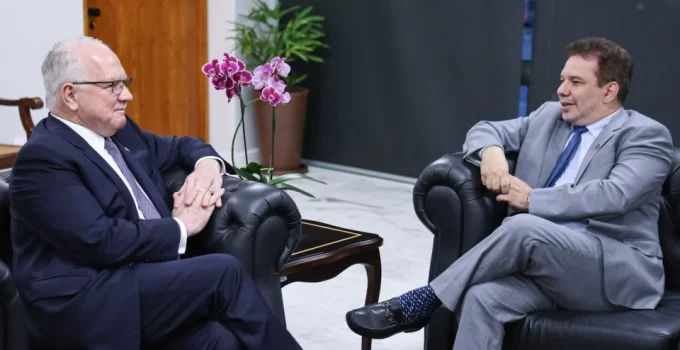 Ministro da Justiça garante autonomia da PF: "Busca pela verdade doa a quem doer"