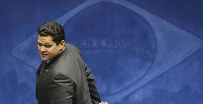 Pressão sobre Alcolumbre cresce por impeachment de Alexandre de Moraes após atos de 7 de Setembro