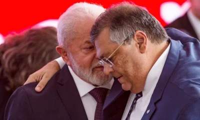 Flávio Dino adia julgamento de Moraes e acirra debate sobre proximidade do STF com Planalto