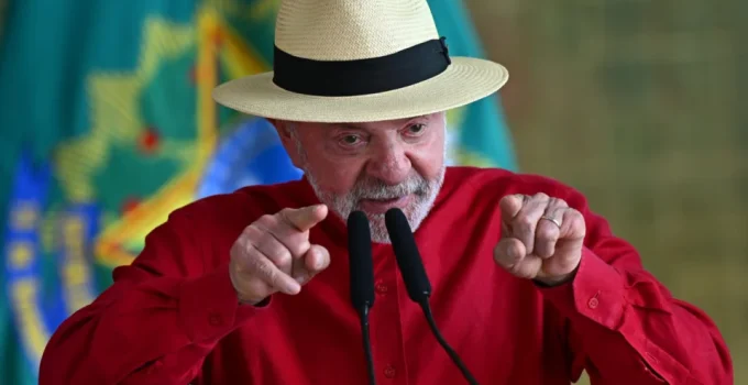 Lula diz que usava 'sangue de Cristo' para explicar vermelho do PT e barba como referência a Jesus