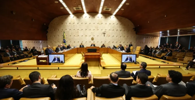 STF adia definição sobre união de casos Moraes e Mendonça após pedido de vista de Dino
