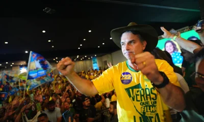 Flávio Bolsonaro anuncia plano para recrutar fiscais de urnas eletrônicas nas eleições