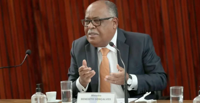 Mensagens indicam amizade entre ministro do STJ e ex-banqueiro investigado